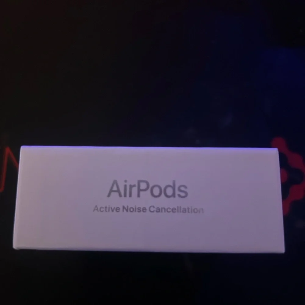 Selling Apple AirPods 4 (ANC) Asking price $150